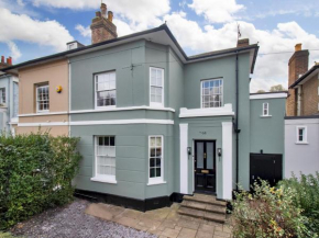 Pass the Keys Perfectly located town house